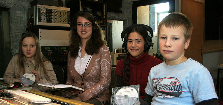 Vier Jugendliche haben den Roman ¿Rulaman¿ mit ihren Stimmen vertont.Foto: Daniela Haußmann