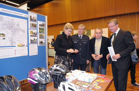 Erffnung Prventionstage Stadthalle durch OBin Angelika Matt-Heidecker, Landrat Heinz Eininger, KJR-Chef und Polizeidirektor Wa Erffnung Prventionstage Stadthalle durch OBin Angelika Matt-Heidecker, Landrat Heinz Eininger, KJR-Chef und Polizeidirektor Wa