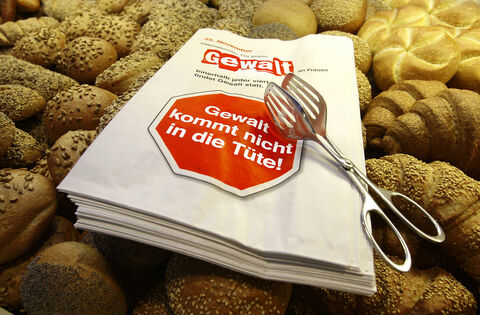 In über 20 Bäckereien in der Region erhält man seine Brötchen von heute an eine Woche lang in auffälligen Bäckertüten.Foto: Jean In über 20 Bäckereien in der Region erhält man seine Brötchen von heute an eine Woche lang in auffälligen Bäckertüten.Foto: Jean