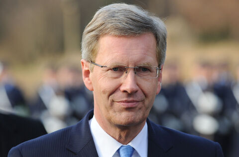 Ein Bundespräsident, dem der Wind heftig ins Gesicht bläst: Viele Bundesbürger zweifeln an Christian Wulffs moralischer Integrit Ein Bundespräsident, dem der Wind heftig ins Gesicht bläst: Viele Bundesbürger zweifeln an Christian Wulffs moralischer Integrit