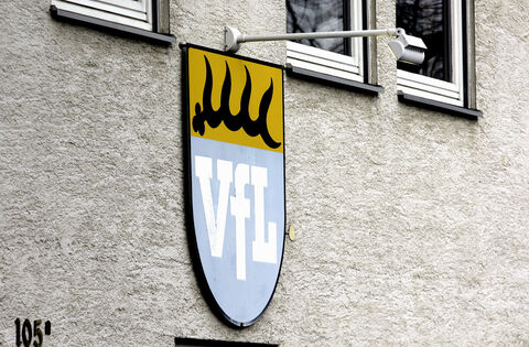 Stadionsgebude - VFL Kirchheim - Wappen - SchildJesinger allee Stadionsgebude - VFL Kirchheim - Wappen - SchildJesinger allee