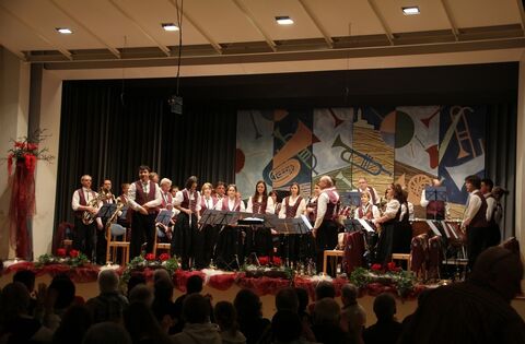 Beste Unterhaltung bot der Dettinger Musikverein in der Schlossberghalle.Foto: Christian Schlienz