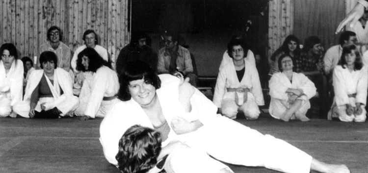 Judo Maria Wawra (oben) Backnang 1976historisches Foto