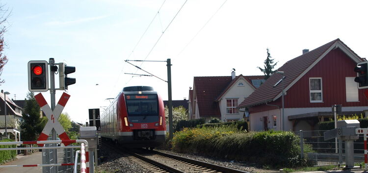 Wie lange noch fährt die S-Bahn durch das Wendlinger Stadtgebiet? Foto: Christa Ansel