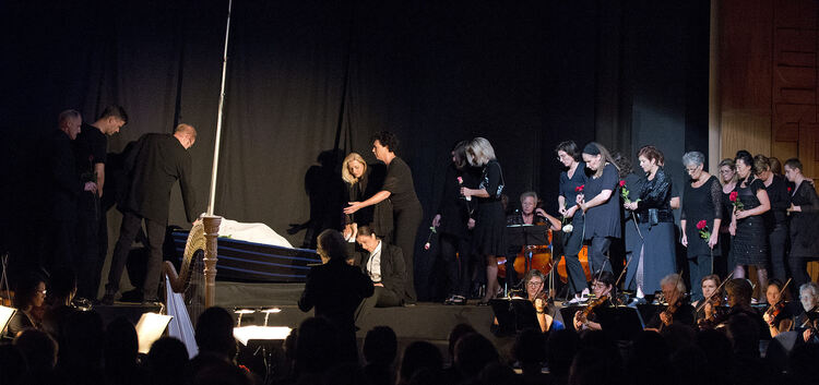 Wunderbar geglückt war die szenische Aufführungen der Oper „Orfeo ed Euridice“ am Wochenende in der Stadthalle. Foto: Deniz Cala