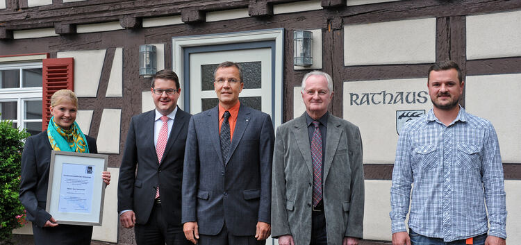 Holzmadens Bürgermeisterin Susanne Jakob (links) verabschiedete Christian Oberle, Thomas Benz, Gert Hauschild und Jörg Schopp au