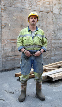 Serie, Baustelle in Aichelberg/Gruibingen: Porträts über Menschen, die auf der Baustelle arbeiten und im Containerdorf leben; di
