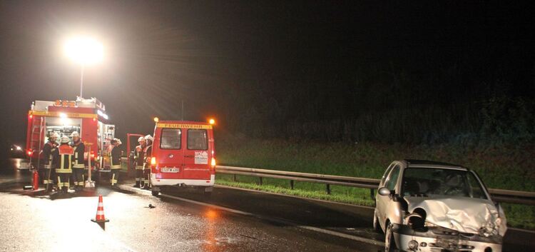 Zu einem schweren Verkehrsunfall kam es Montagnacht gegen 23 Uhr auf der A8 in Fahrtrichtung Karlsruhe auf Höhe der Rastanlage D