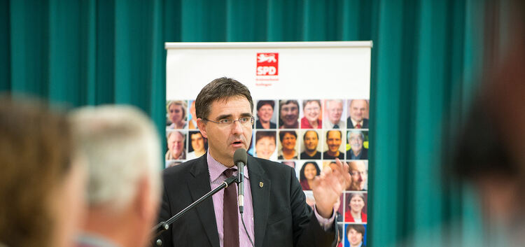 Der parlamentarische Geschäftsführer und bildungspolitische Sprecher der SPD-Landtagsfraktion, Dr. Stefan Fulst-Blei, warf der V