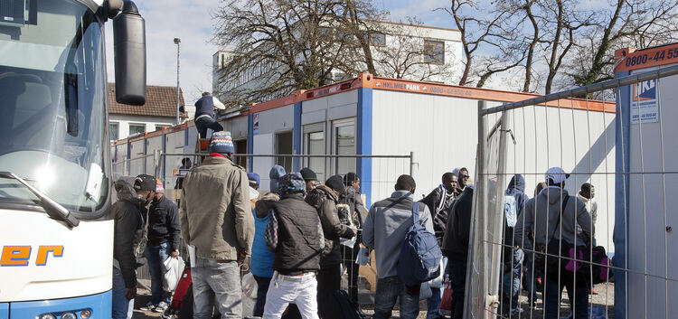 Ankunft in Kirchheim: 102 Flüchtlinge haben gestern ihr neues Quartier zwischen Dettinger Straße und Bahnlinie bezogen.Foto: Jea