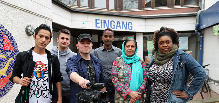 Junge Menschen aus Eritrea, Somalia, Afghanistan, Russland, Bosnien und anderen Ländern haben einen Film gedreht, der Einblicke