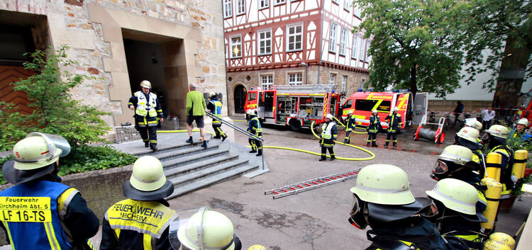 Mit großem Aufgebot hat die Kirchheimer Feuerwehr gestern das Kornhaus gesichert und das Museumsgebäude nach einem möglichen Bra