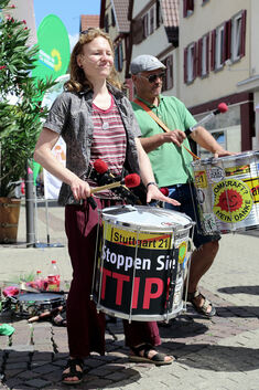 So mancher TTIP-Gegner machte seinem Unmut am Samstag in der Kirchheimer Fußgängerzone lautstark Luft.Foto: Haußmann