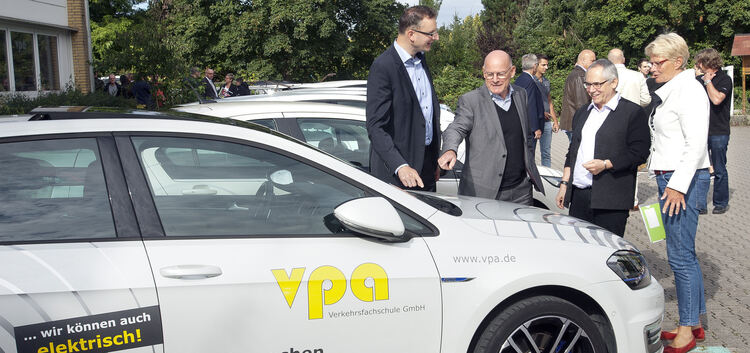 Landtagsabgeordneter Andreas Schwarz, Verkehrsminister Winfried Hermann, VPA-Geschäftsführer Rolf Dautel-Haußmann und Oberbürger