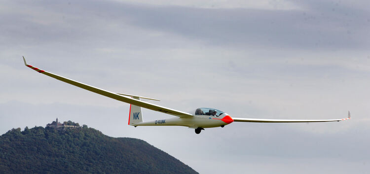 Ein Bild, wie es sich auch in Zukunft noch bieten soll: ein Segelflugzeug zwischen Hahnweide und Teck. Das Aus für den hiesigen