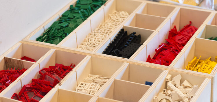 Lego-Bautage in der Zionskirche - 300 Kilogramm Steine liegen schön sortiert bereit