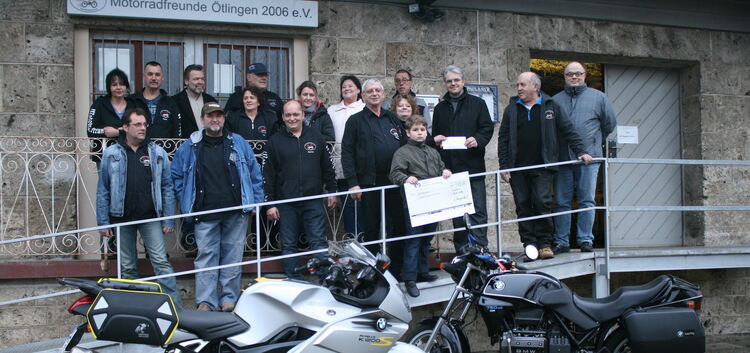 Motorradfreunde unterstützen Kinder- und Jugendhospizdienst. Auch in diesem Jahr überreichen die „Motorradfreunde Ötlingen 2006“