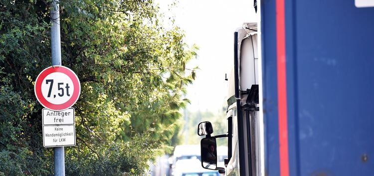 Wenigstens das Verbotsschild für Fahrzeuge mit mehr als 7,5 Tonnen in der Straße „Im Hag“ könnte einem Lastwagenfahrer auffallen