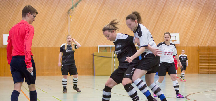 Fußball: Hallenbezirksmeisterschaften Frauen Sporthalle Im Grund WendlingenTSV Wendlingen (Schwarz) gegen SGM Wendlingen Ötlinge