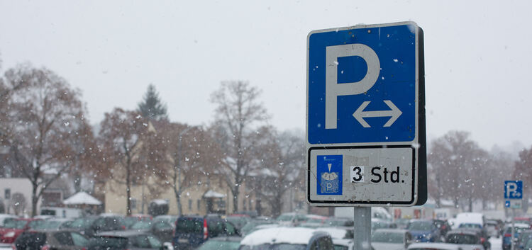 Parken auf dem Kirchheimer Ziegelwasen bleibt kostenlos - auch auf dem vorderen Teil, für drei Stunden mit Parkscheibe.Foto: Car