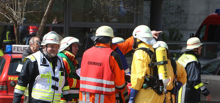 Feuerwehr und Rettungsdienste sondieren am vergangenen Freitag die Lage im Schlossgymnasium. Hinterher stellte sich heraus: alle