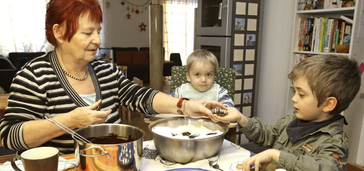 Leihoma Monika Nowak und ihrem "Enkel" LukasProjekt des Bürgerbüroskinder