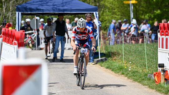 Vom Start weg Stress: Auf der 850 Meter langen Strecke warteten 90 Meter Höhendifferenz. Foto: Markus Brändli Vom Start weg Stress: Auf der 850 Meter langen Strecke warteten 90 Meter Höhendifferenz. Foto: Markus Brändli