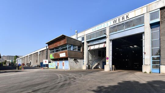 Zurzeit ruht der Betrieb im Kirchheimer Kompostwerk. Nach dem Umbau sollen hier ab Sommer wieder bis zu 60.000 Tonnen Biomüll pr Zurzeit ruht der Betrieb im Kirchheimer Kompostwerk. Nach dem Umbau sollen hier ab Sommer wieder bis zu 60.000 Tonnen Biomüll pr