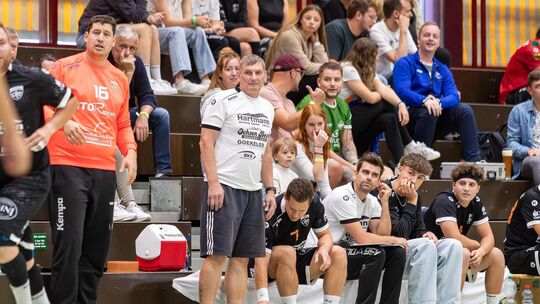 Die HSG um Trainer Volker Pikard überzeugte mit Kampfgeist. Foto: Michael Treutner Die HSG um Trainer Volker Pikard überzeugte mit Kampfgeist. Foto: Michael Treutner