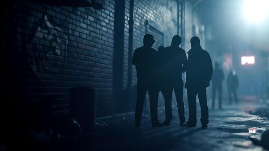 Dunkle Gassen meiden die Kirchheimer Schülerinnen so gut es geht. Wenn es nötig ist, nehmen sie auch einen Umweg in Kauf. Symbo Dunkle Gassen meiden die Kirchheimer Schülerinnen so gut es geht. Wenn es nötig ist, nehmen sie auch einen Umweg in Kauf. Symbo