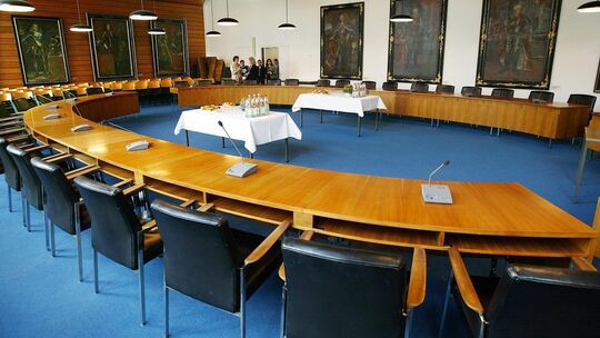 Der Sitzungssaal im Kirchheimer Rathaus wird sich auch weiterhin mit Gemeinderatsmitgliedern füllen. Das Gremium hat jetzt aber