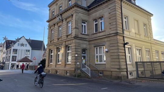 Die Praxisräume sollen im 1. Stock des alten Gebäudes entstehen. Foto: Antje Dörr