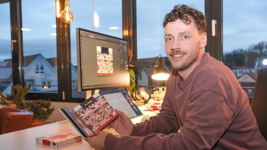 Blick in die Cannstatter Kurve - Tobias Hahn hatte selbst viel Spaß beim Illustrieren des Papp-Büchleins. Foto: pr Blick in die Cannstatter Kurve - Tobias Hahn hatte selbst viel Spaß beim Illustrieren des Papp-Büchleins. Foto: pr