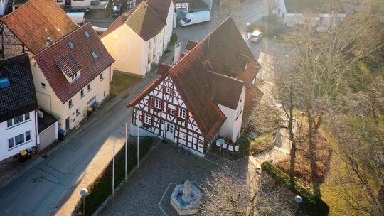 Das Holzmadener Rathaus ist nicht nur der Ort der Haushaltsberatungen, es steht auch selbst auf er Liste der Investitionen. Foto