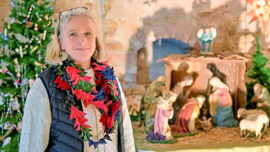 Im Klosterkeller in Metzingen präsentiert Sylvia Schmon am zweiten Advent Christbaumschmuck. Foto: Stefan Rosenfeld Im Klosterkeller in Metzingen präsentiert Sylvia Schmon am zweiten Advent Christbaumschmuck. Foto: Stefan Rosenfeld