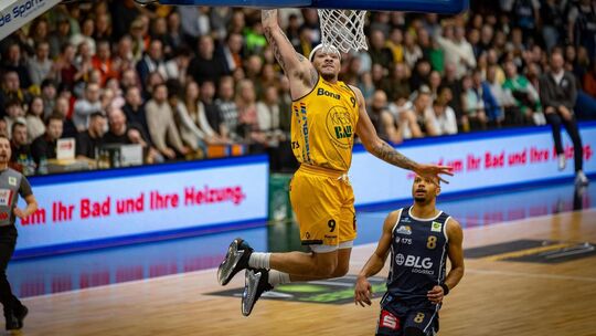 Tylan Pope im Anflug auf den Korb: Der 24-jährige Forward sorgte mit einem Dunk bereits im ersten Viertel für eines der Highligh Tylan Pope im Anflug auf den Korb: Der 24-jährige Forward sorgte mit einem Dunk bereits im ersten Viertel für eines der Highligh