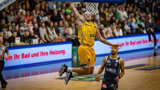 Tylan Pope im Anflug auf den Korb: Der 24-jährige Forward sorgte mit einem Dunk bereits im ersten Viertel für eines der Highligh Tylan Pope im Anflug auf den Korb: Der 24-jährige Forward sorgte mit einem Dunk bereits im ersten Viertel für eines der Highligh
