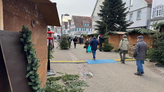 Am 22. und 23. Dezember stand das Abbauen der Weihnachtsmarktbund in der Kirchheimer Innenstadt auf dem Programm.  Foto: pr
