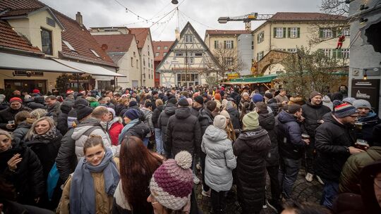 Am Platz der kleinen Weihnacht wird der Heilige Morgen zelebriert. Foto: Carsten Riedl