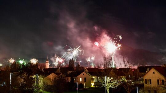 Im Weilheimer Städtle darf es innerorts leuchten und knallen. Archivbild: Markus Brändl