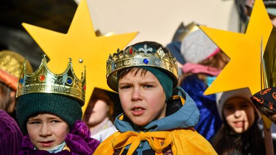 Aussendung der Sternsinger 2025 vor dem Kirchheimer Rathaus