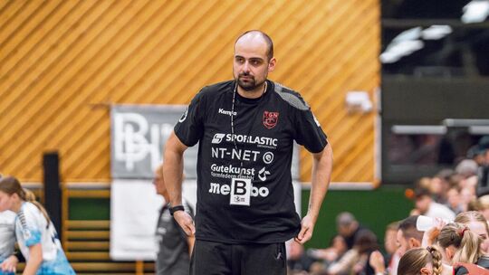 Versöhnlicher Jahresabschluss für TG-Trainer Manel Cirac. Foto: Ralf Just Versöhnlicher Jahresabschluss für TG-Trainer Manel Cirac. Foto: Ralf Just