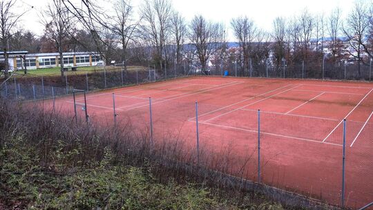 Hier könnte der Kunstrasen für die Fußballjugend entstehen. Foto: Karin Ait Atmane
