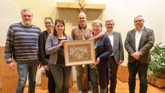 Ein Teil der im Frühjahr 2024 gegründeten Steuerungsgruppe: Von links sind zu sehen Arnd Klein, bisher Kirchengemeinderat in Hol