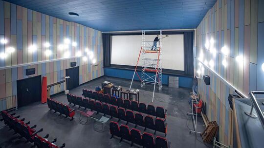 Blick vom Projektorraum in den Stadtkino-Saal. Fotos: Carsten RiedlVerein Kommunales Kino Kirchheim