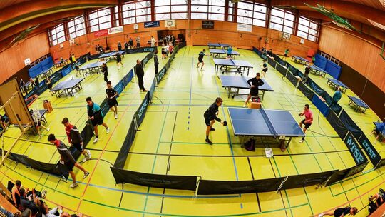 Die Sporthalle des Ludwig-Uhland-Gymnasiums steht am Wochenende im Fokus der Tischtennis-Szene. Foto: Markus Brändli