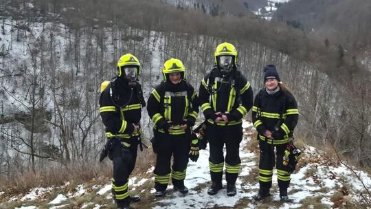 Vier Mitglieder der freiwilligen Feuerwehr Grabenstetten sorgten ür Aufmerksamkeit. Foto: pr Vier Mitglieder der freiwilligen Feuerwehr Grabenstetten sorgten ür Aufmerksamkeit. Foto: pr