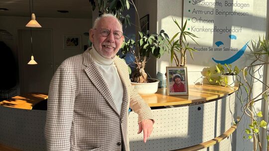 Lothar Maisch betont, dass ihm sein Erfolg in der Orthopädie nicht ohne seine verstorbene Frau Cäcilie Maisch gelungen wäre. Fot