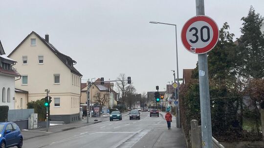 Die Tempo-30-Schilder – wie hier in Ötlingen – gelten unverändert für 24 Stunden am Tag. Sie müssen also nicht durch Zusatzschil