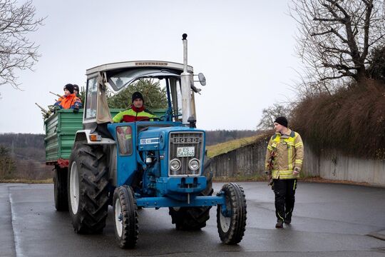 Es fand zum (geschätzt) 29. Mal statt: Das Christbaumsammeln und Funkenfest in Holzmaden. Foto: Jule Störk